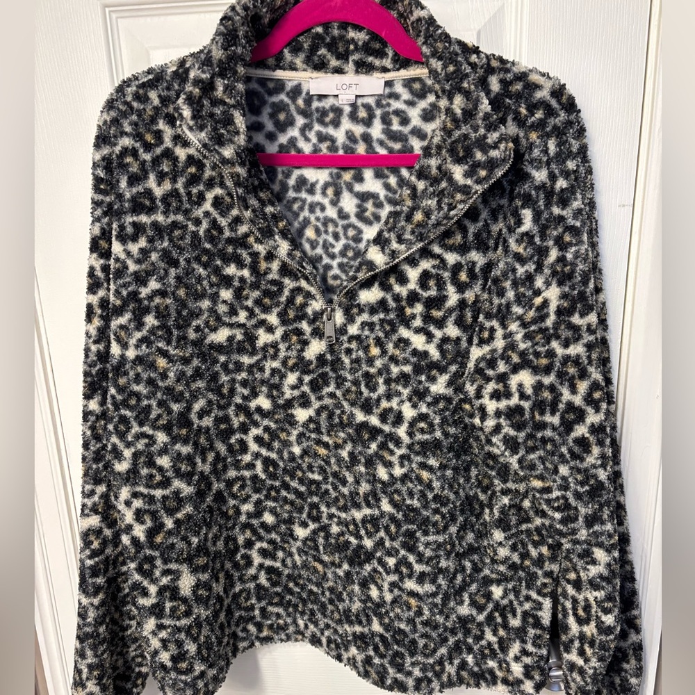 π©·LOFT Cheetah Print Quarter Zip Sherpa Pullover